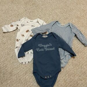 Bundle of 3 baby bodysuits